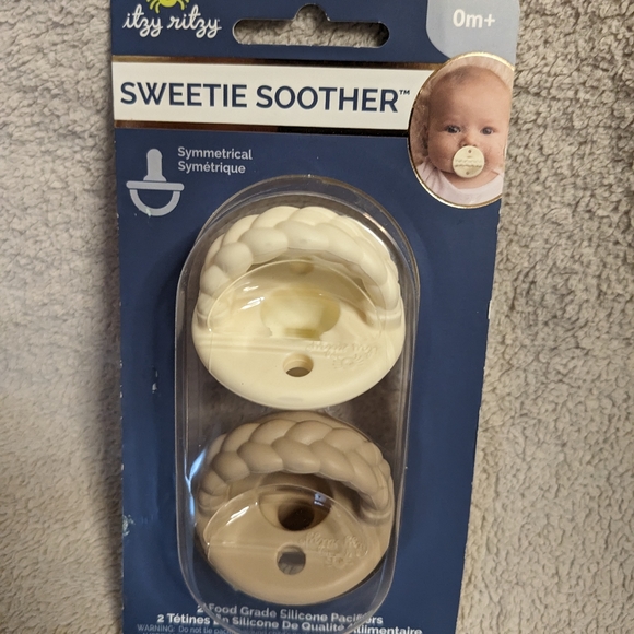 Itzy Ritzy Other - 🥧 BOGO 🥧NWT ITZY RITZY Sweetie Soothers Pacifier 2 Pack binky teething